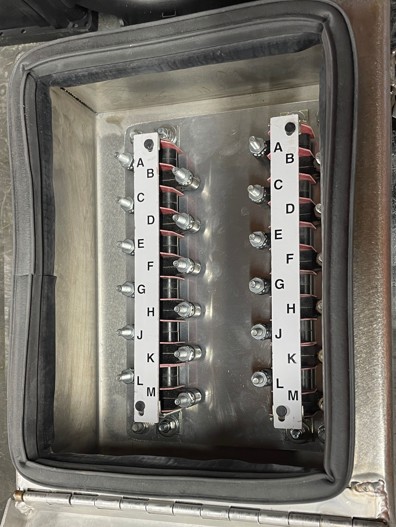 Austindo :: Junction Box - rear axle with terminal strips - EM6434